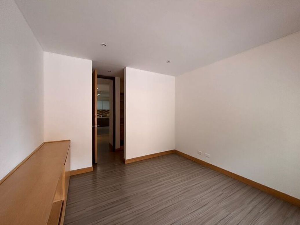 Apartamento de 1 alcoba en venta en El Refugio, Bogotá, 110 m² · foto 19 de 20