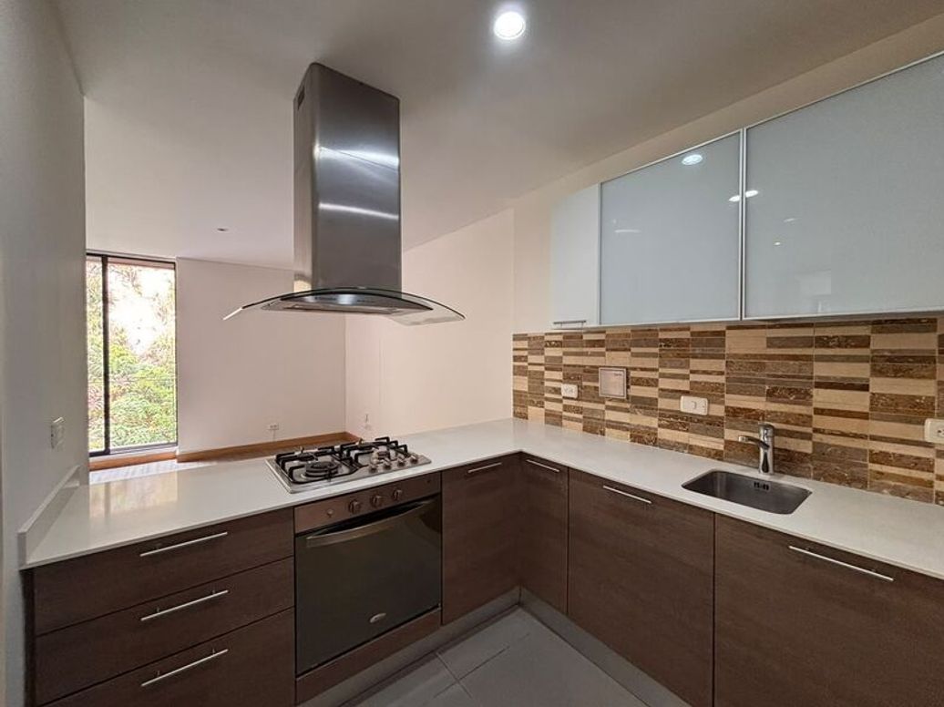 Apartamento de 1 alcoba en venta en El Refugio, Bogotá, 110 m² · foto 4 de 20