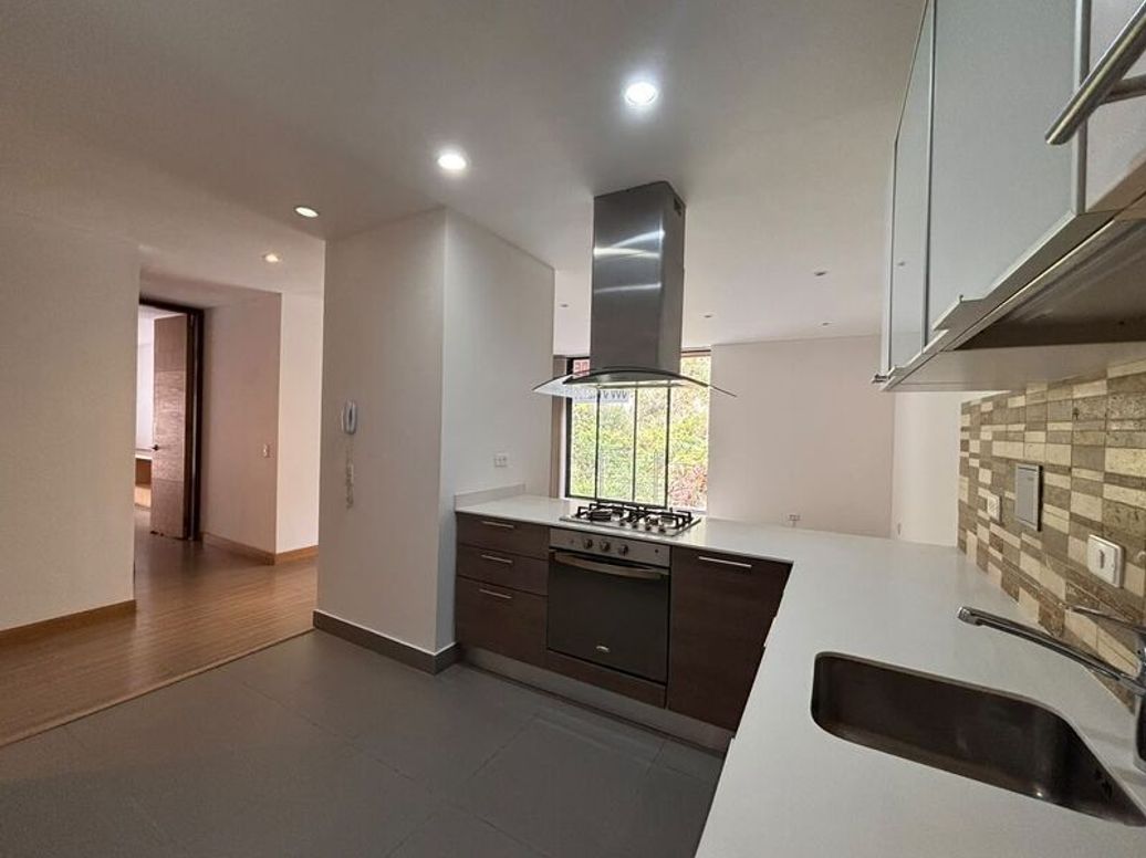 Apartamento de 1 alcoba en venta en El Refugio, Bogotá, 110 m² · foto 17 de 20