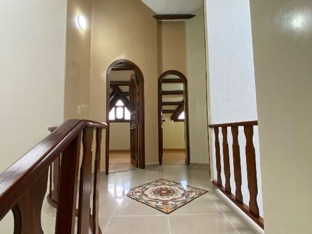 Casa de 6 alcobas en venta en Mónaco, Bogotá, 256 m² · foto 2 de 20