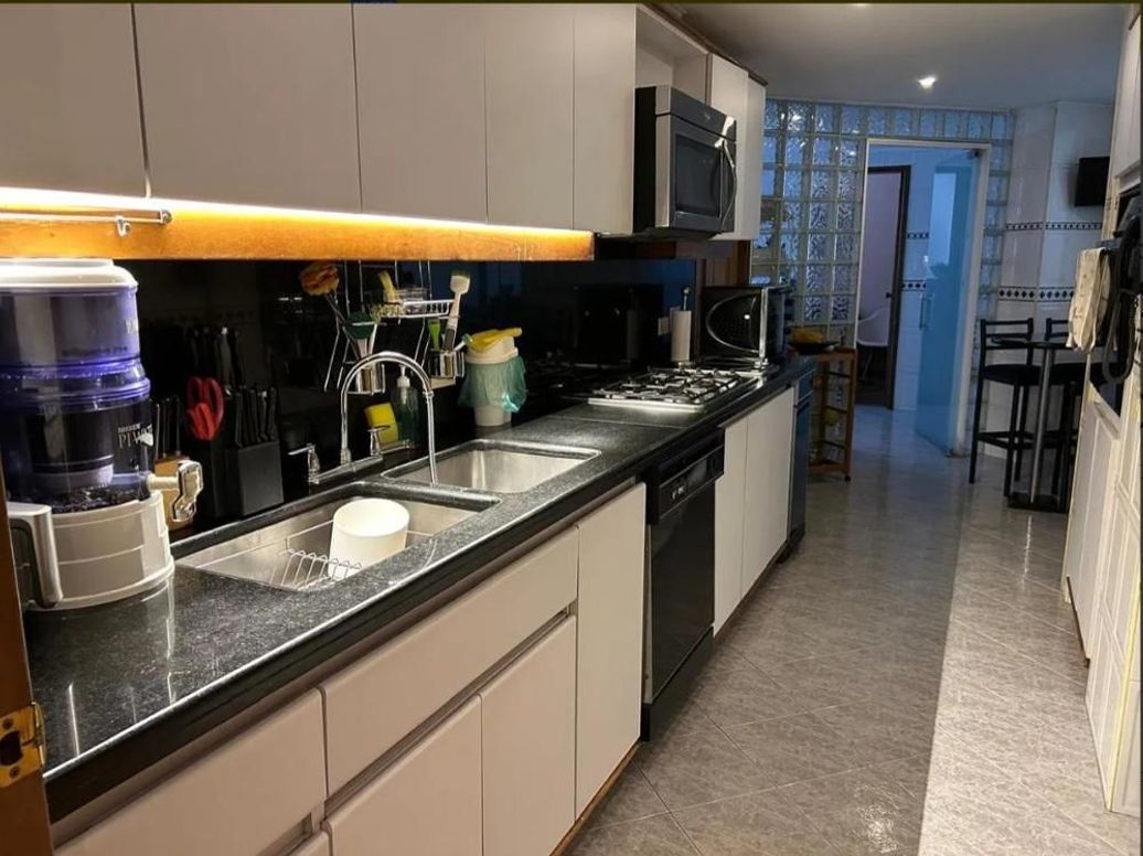 Apartamento de 4 alcobas en venta en La Carolina, Bogotá, 240 m² · foto 5 de 20