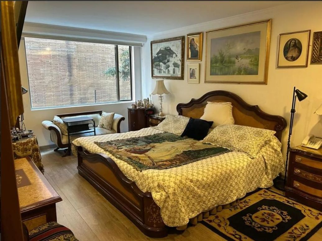 Apartamento de 4 alcobas en venta en La Carolina, Bogotá, 240 m² · foto 17 de 20