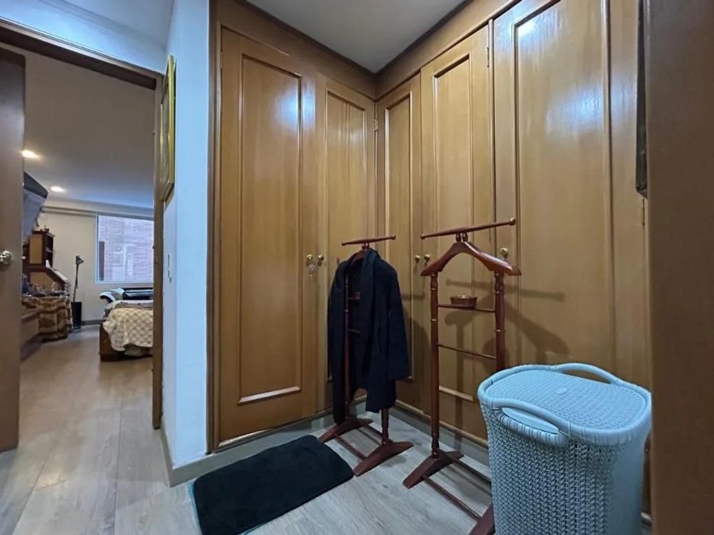 Apartamento de 4 alcobas en venta en La Carolina, Bogotá, 240 m² · foto 18 de 20