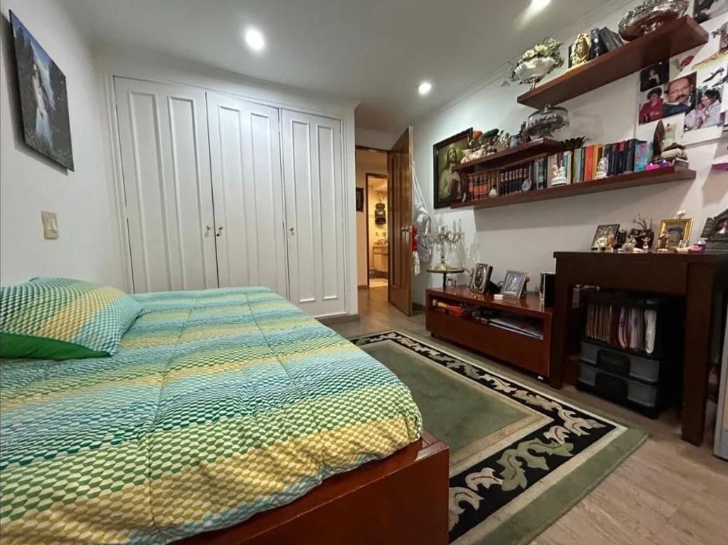 Apartamento de 4 alcobas en venta en La Carolina, Bogotá, 240 m² · foto 10 de 20