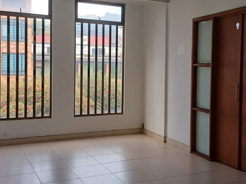 Casa de 6 alcobas en venta en San Luis, Bogotá, 700 m² · foto 3 de 20