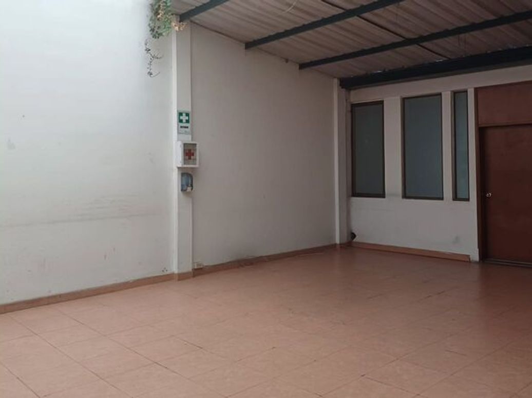 Casa de 6 alcobas en venta en San Luis, Bogotá, 700 m² · foto 8 de 20