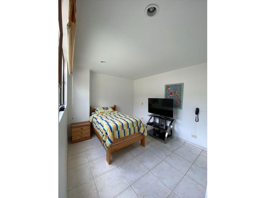 Apartamento de 4 alcobas en venta en Santa Barbara Central, Bogotá, 410 m² · foto 19 de 20