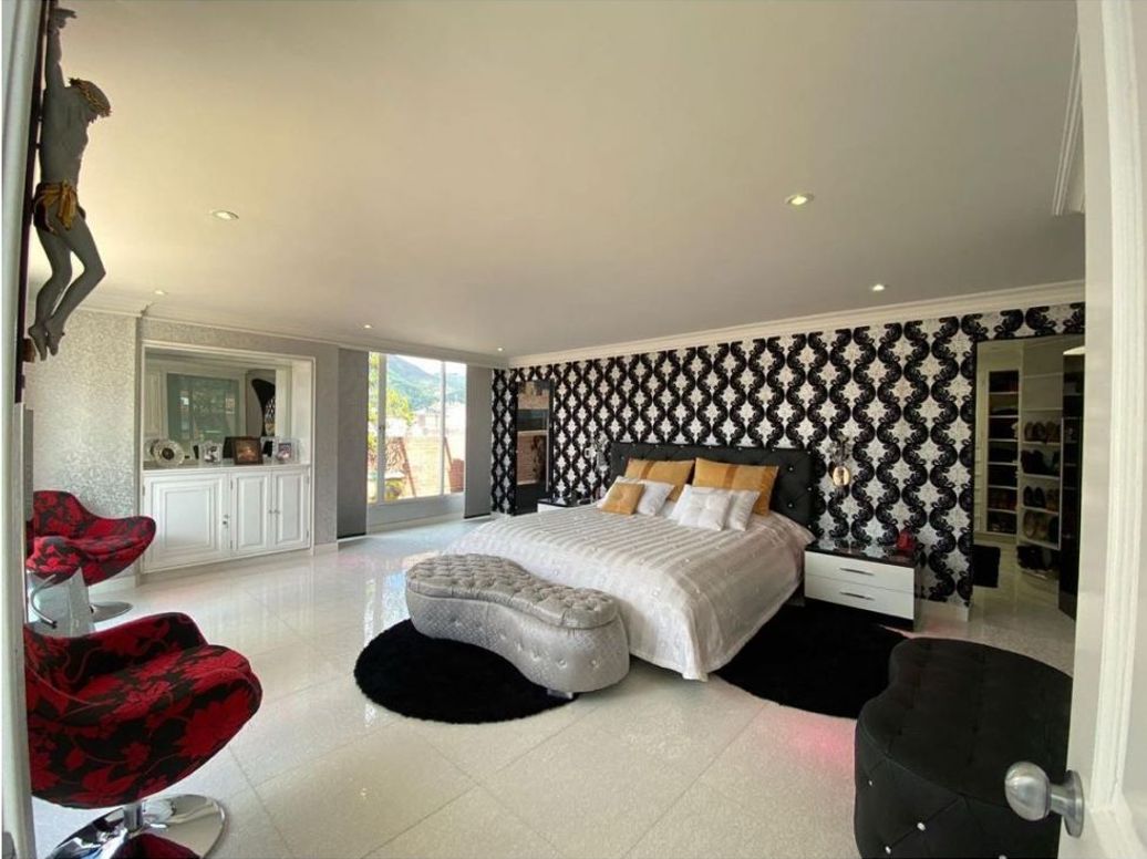 Apartamento de 4 alcobas en venta en Santa Barbara Central, Bogotá, 410 m² · foto 12 de 20
