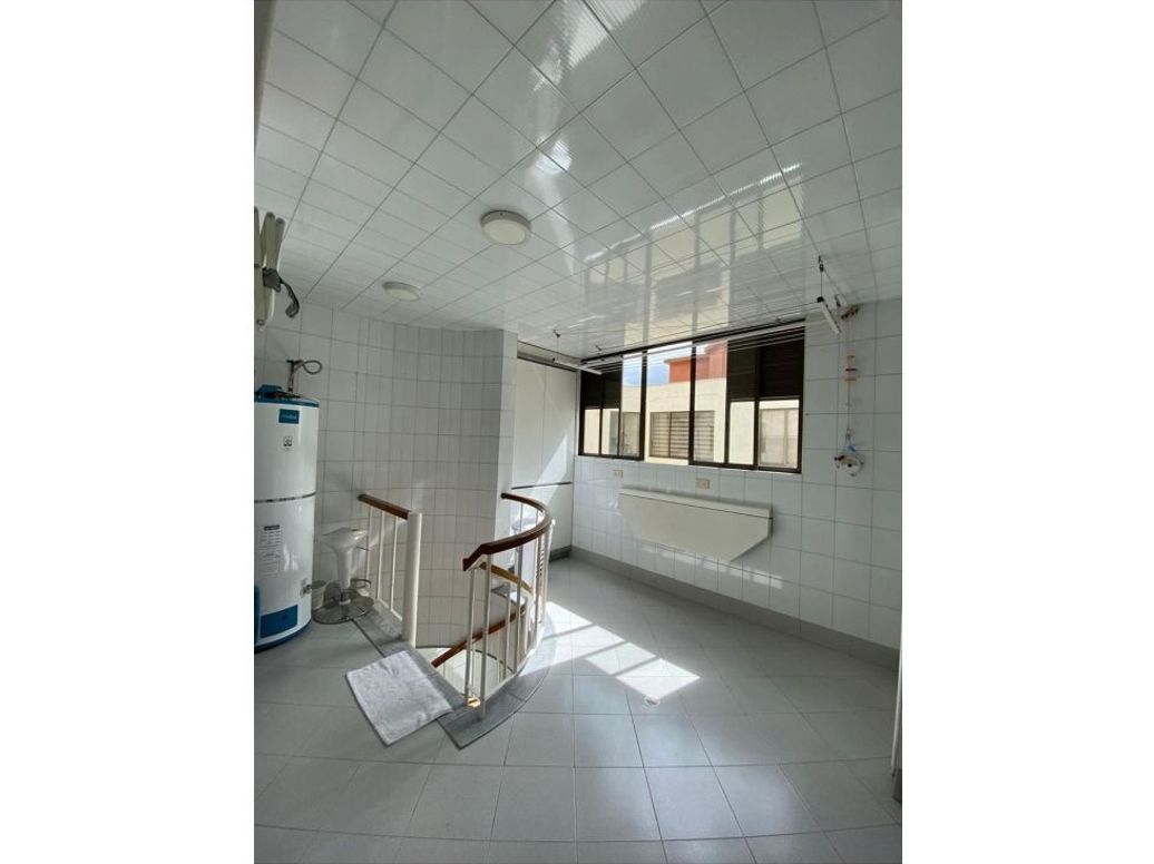 Apartamento de 4 alcobas en venta en Santa Barbara Central, Bogotá, 410 m² · foto 15 de 20
