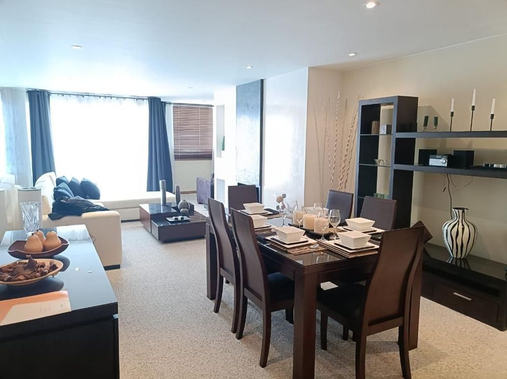 Apartamento de 3 alcobas en venta en Santa Barbara Central, Bogotá, 125 m² · foto 2 de 20