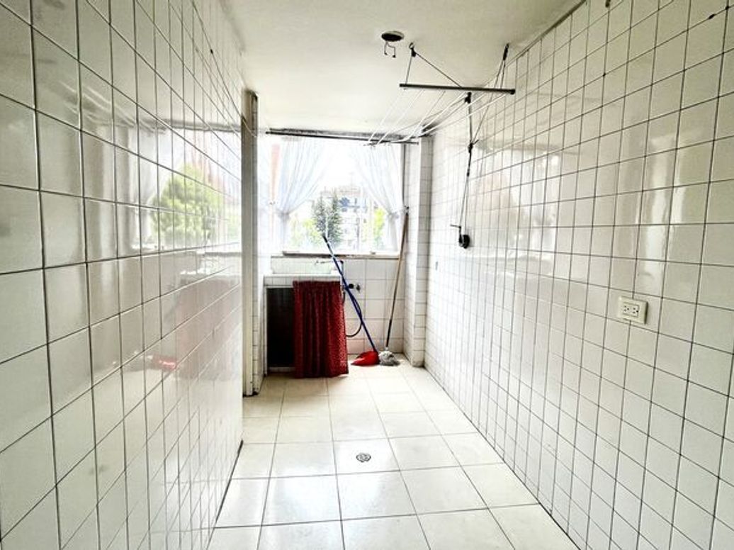 Apartamento de 3 alcobas en venta en Santa Barbara Central, Bogotá, 105 m² · foto 6 de 20