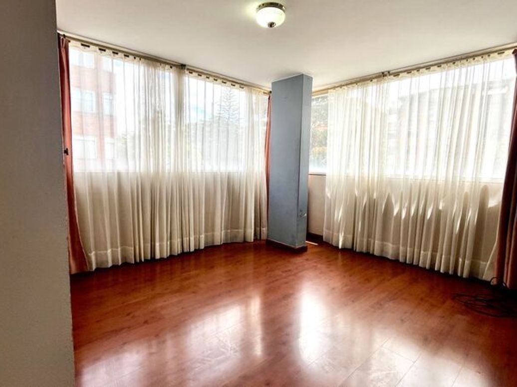 Apartamento de 3 alcobas en venta en Santa Barbara Central, Bogotá, 105 m² · foto 13 de 20