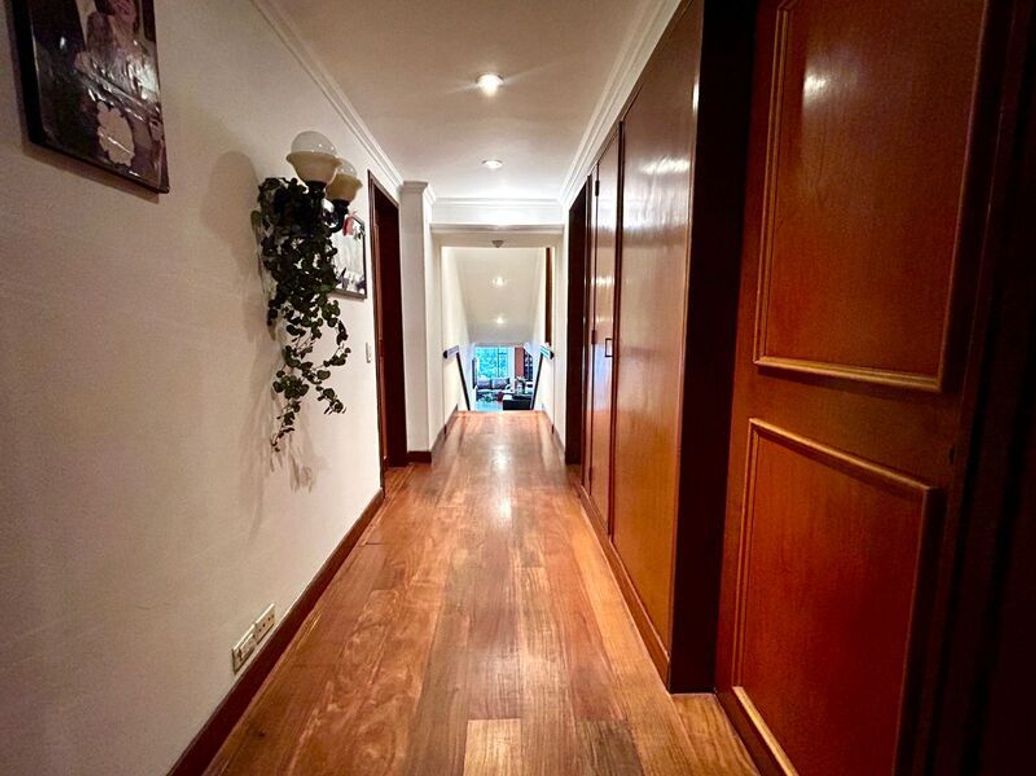 Apartamento de 4 alcobas en venta en El Refugio, Bogotá, 198 m² · foto 10 de 20