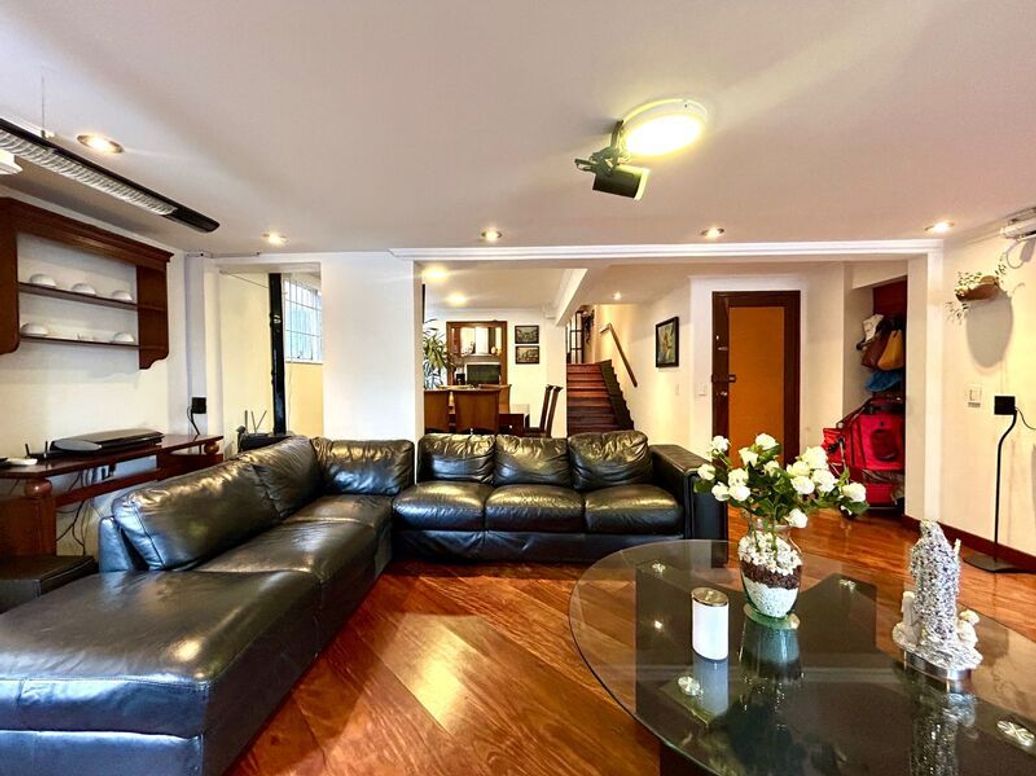 Apartamento de 4 alcobas en venta en El Refugio, Bogotá, 198 m² · foto 4 de 20