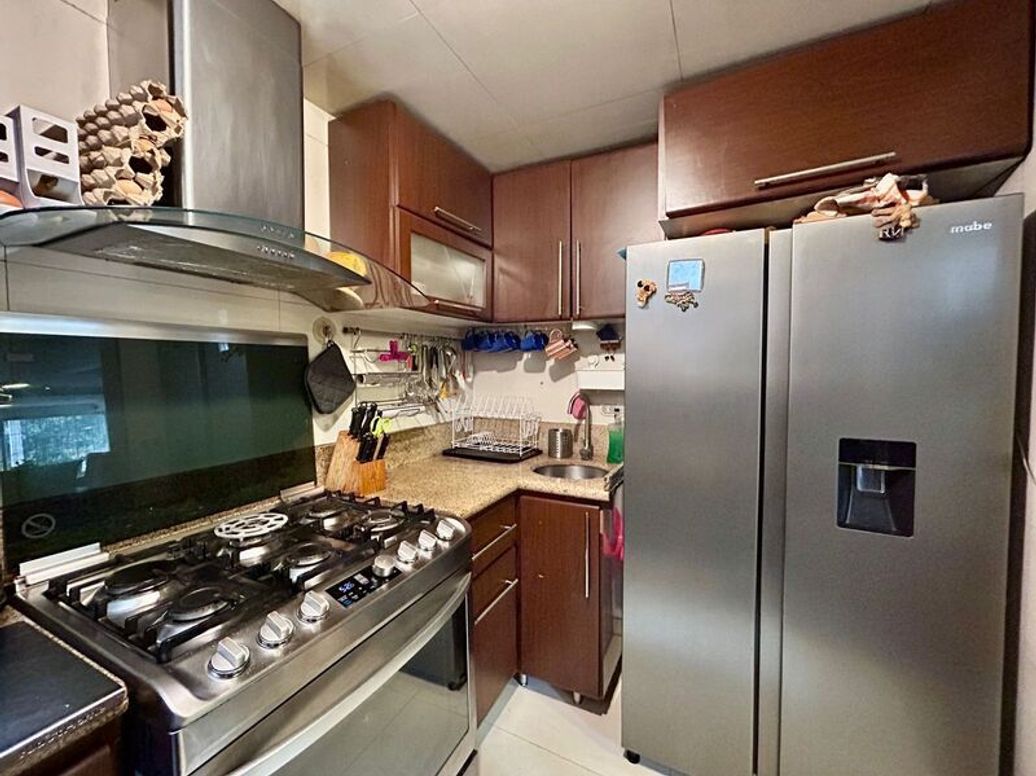 Apartamento de 4 alcobas en venta en El Refugio, Bogotá, 198 m² · foto 7 de 20