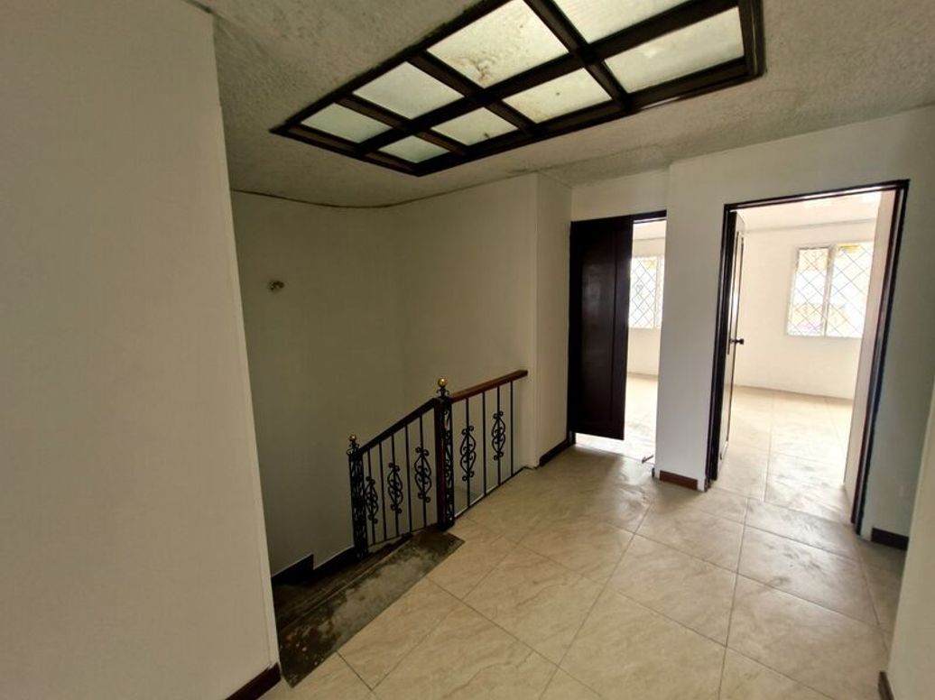 Casa de 7 alcobas en venta en Niza Norte, Bogotá, 300 m² · foto 18 de 20