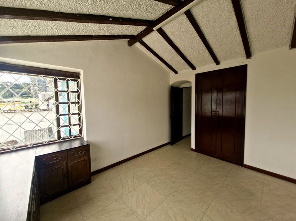 Casa de 7 alcobas en venta en Niza Norte, Bogotá, 300 m² · foto 17 de 20