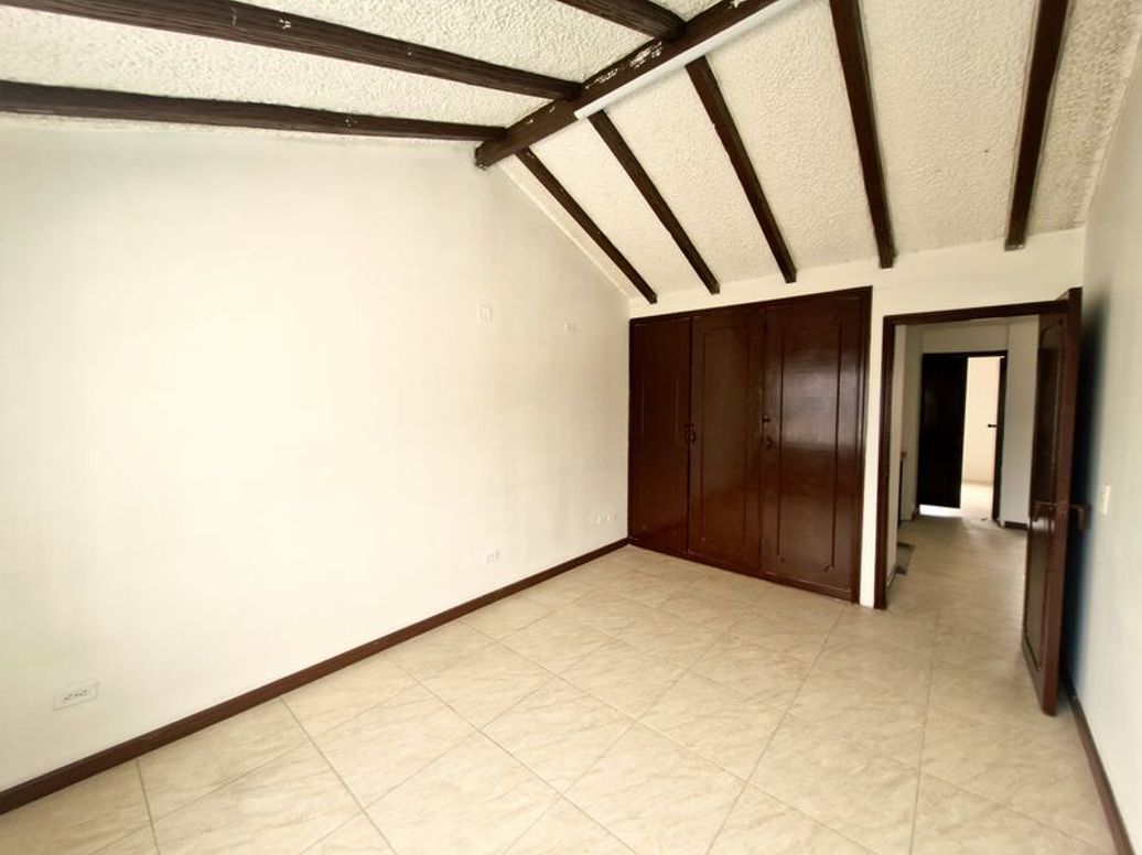 Casa de 7 alcobas en venta en Niza Norte, Bogotá, 300 m² · foto 14 de 20