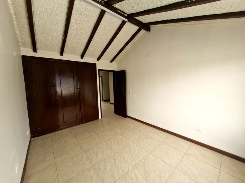 Casa de 7 alcobas en venta en Niza Norte, Bogotá, 300 m² · foto 13 de 20