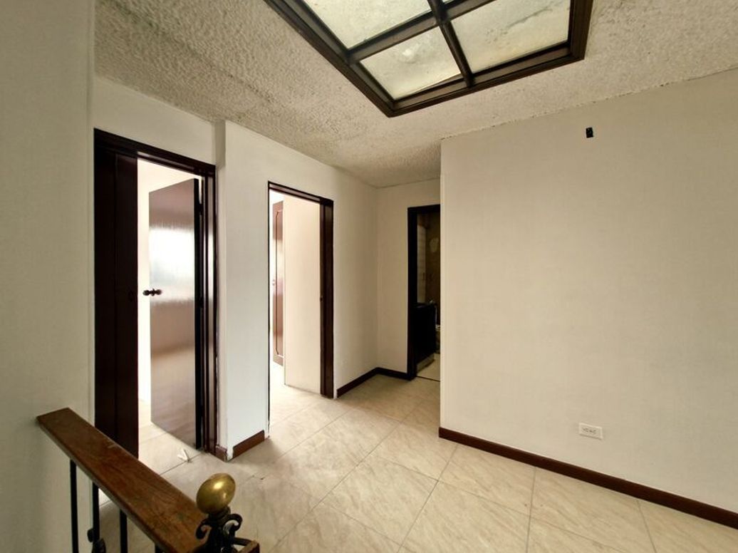 Casa de 7 alcobas en venta en Niza Norte, Bogotá, 300 m² · foto 11 de 20