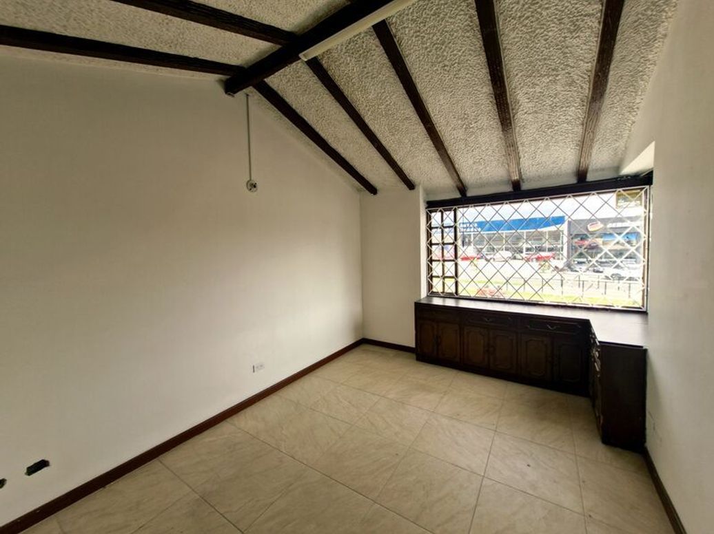 Casa de 7 alcobas en venta en Niza Norte, Bogotá, 300 m² · foto 16 de 20