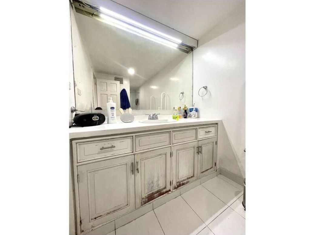 Apartamento de 3 alcobas en venta en El Refugio, Bogotá, 247 m² · foto 14 de 20