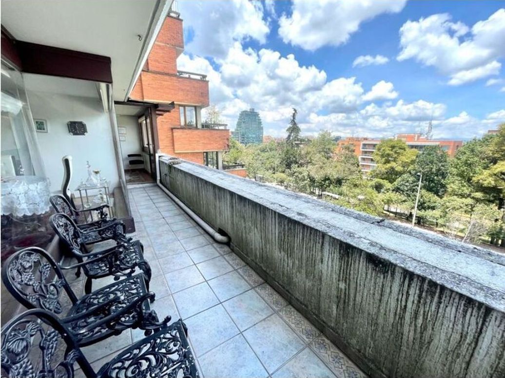 Apartamento de 3 alcobas en venta en El Refugio, Bogotá, 247 m² · foto 8 de 20