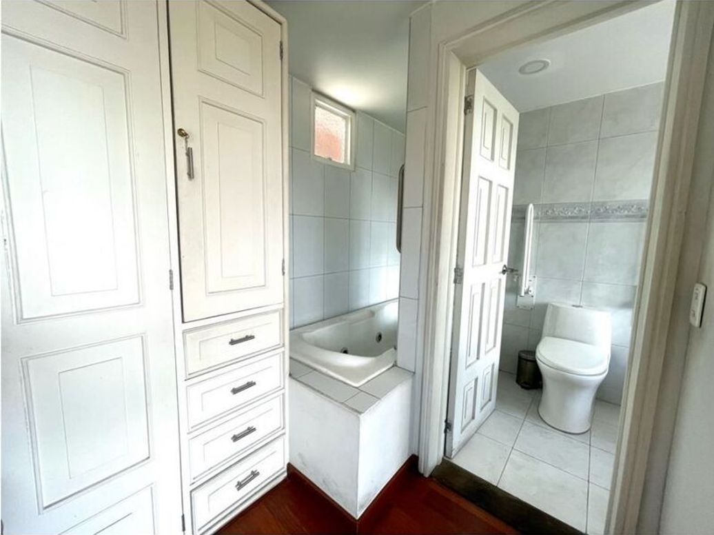 Apartamento de 3 alcobas en venta en El Refugio, Bogotá, 247 m² · foto 20 de 20