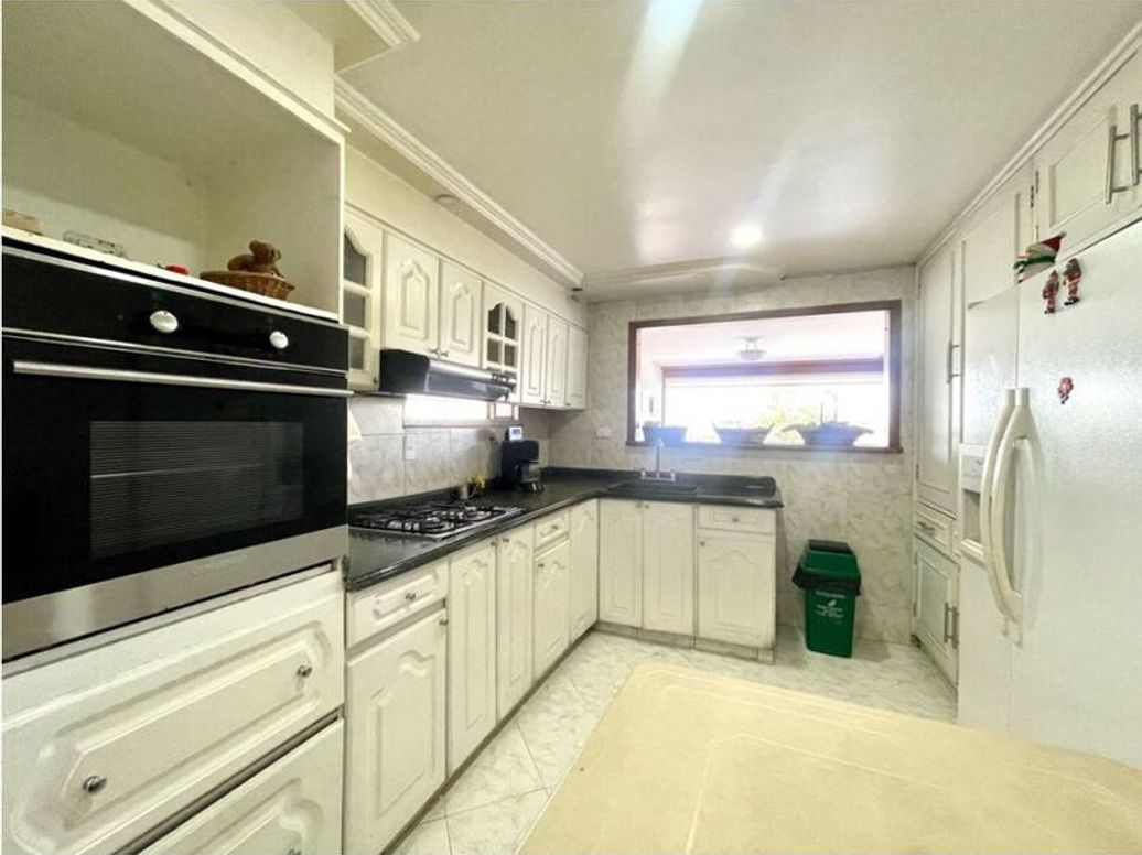 Apartamento de 3 alcobas en venta en El Refugio, Bogotá, 247 m² · foto 11 de 20