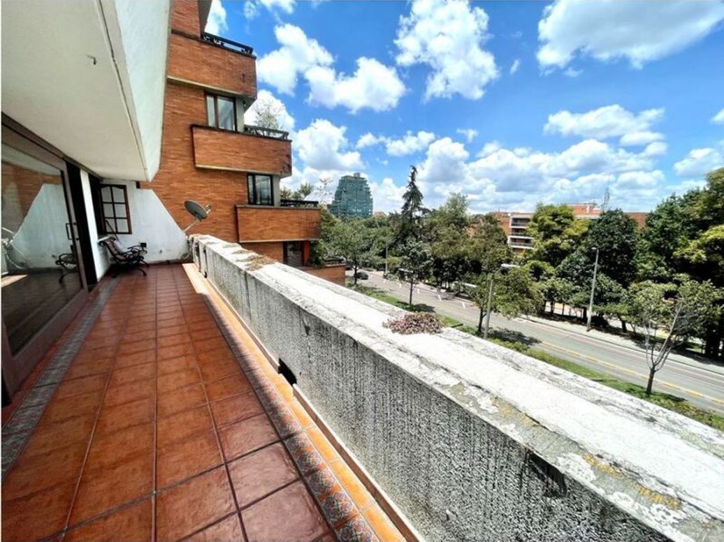 Apartamento de 3 alcobas en venta en El Refugio, Bogotá, 247 m² · foto 9 de 20