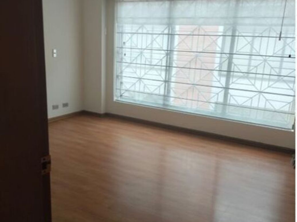 Casa de 5 alcobas en venta en San Patricio, Bogotá, 227 m² · foto 2 de 20