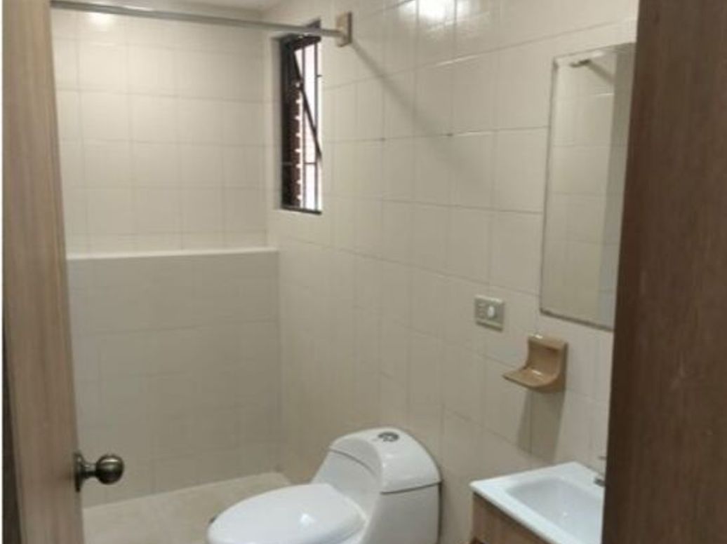 Casa de 5 alcobas en venta en San Patricio, Bogotá, 227 m² · foto 15 de 20