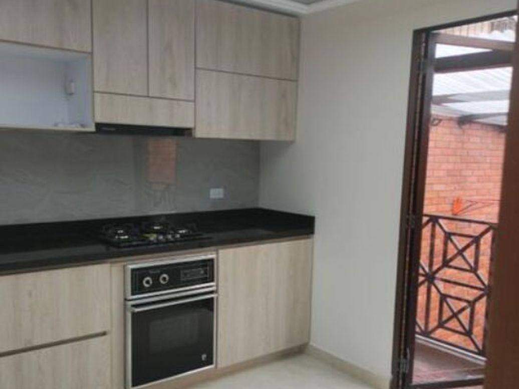 Casa de 5 alcobas en venta en San Patricio, Bogotá, 227 m² · foto 8 de 20