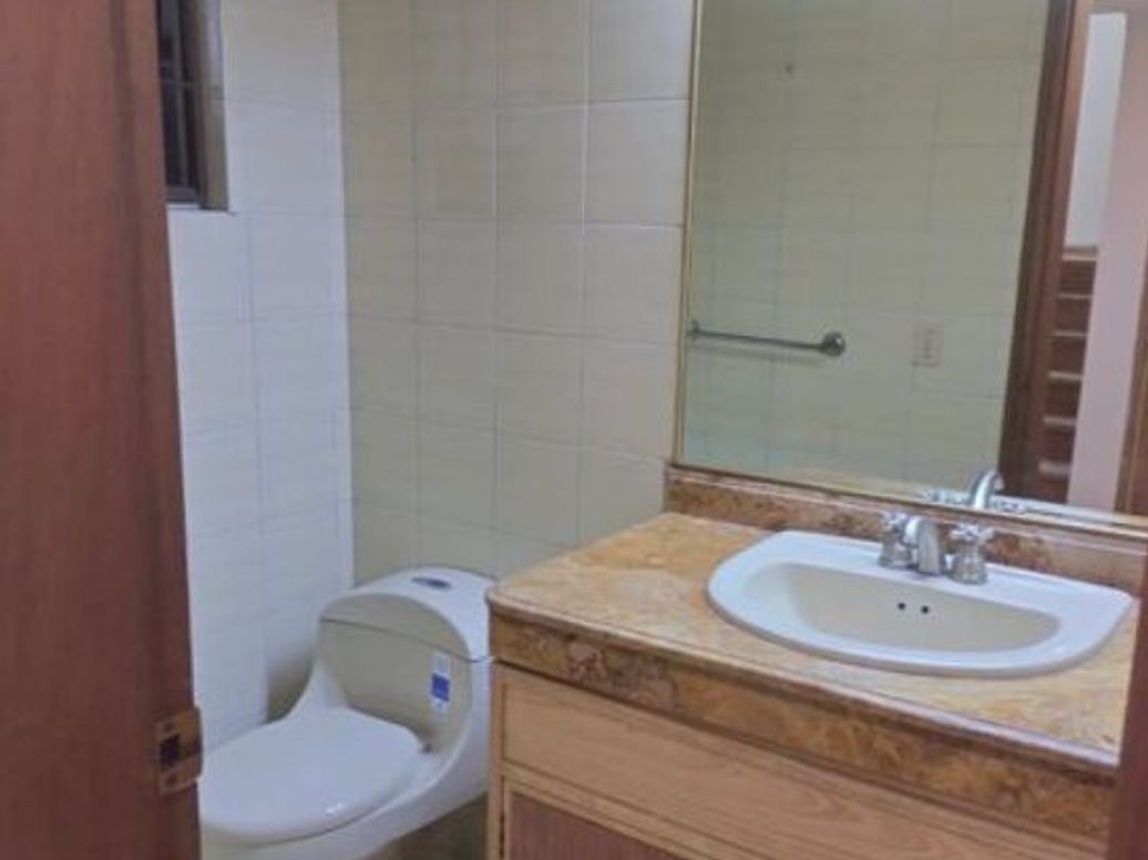 Casa de 5 alcobas en venta en San Patricio, Bogotá, 227 m² · foto 10 de 20