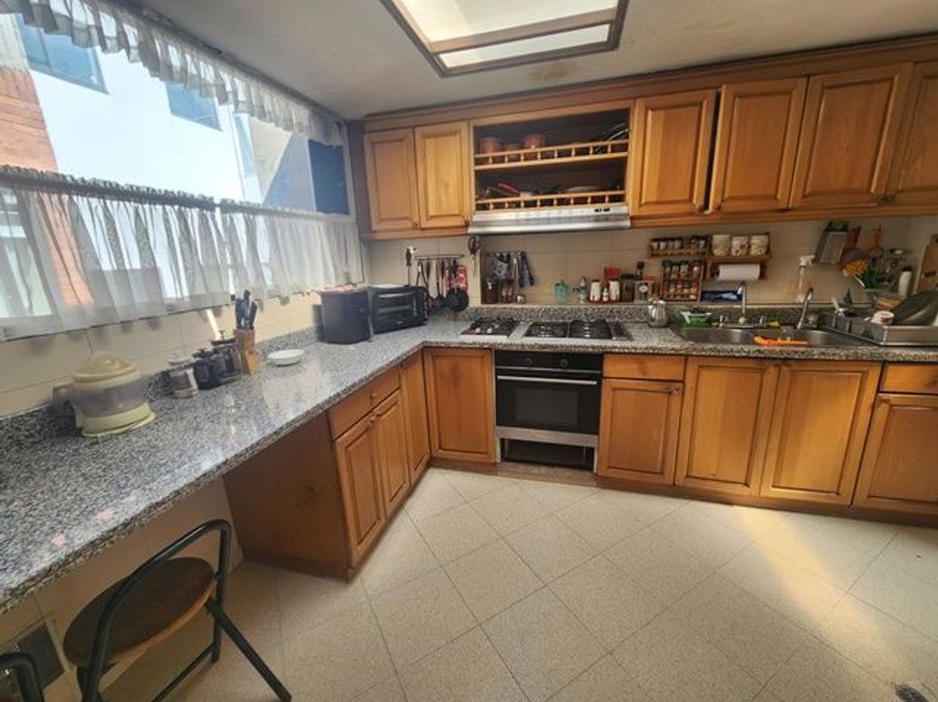 Apartamento de 3 alcobas en venta en Santa Barbara Central, Bogotá, 215 m² · foto 11 de 20