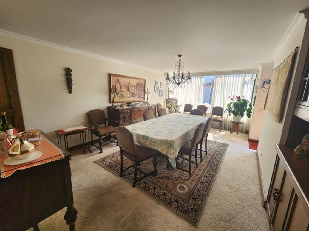 Apartamento de 3 alcobas en venta en Santa Barbara Central, Bogotá, 215 m² · foto 4 de 20