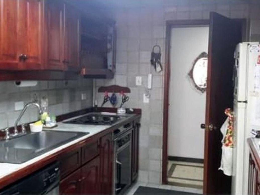 Apartamento de 3 alcobas en venta en La Carolina, Bogotá, 148 m² · foto 3 de 20