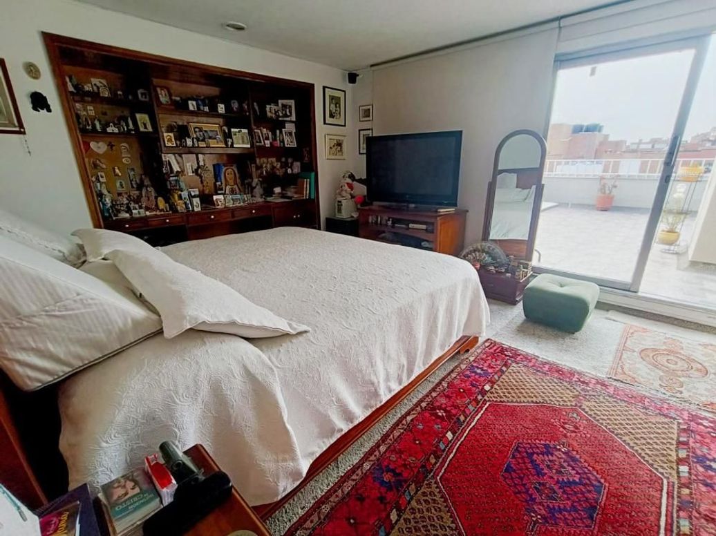 Apartamento de 4 alcobas en venta en Santa Barbara Central, Bogotá, 200 m² · foto 15 de 20