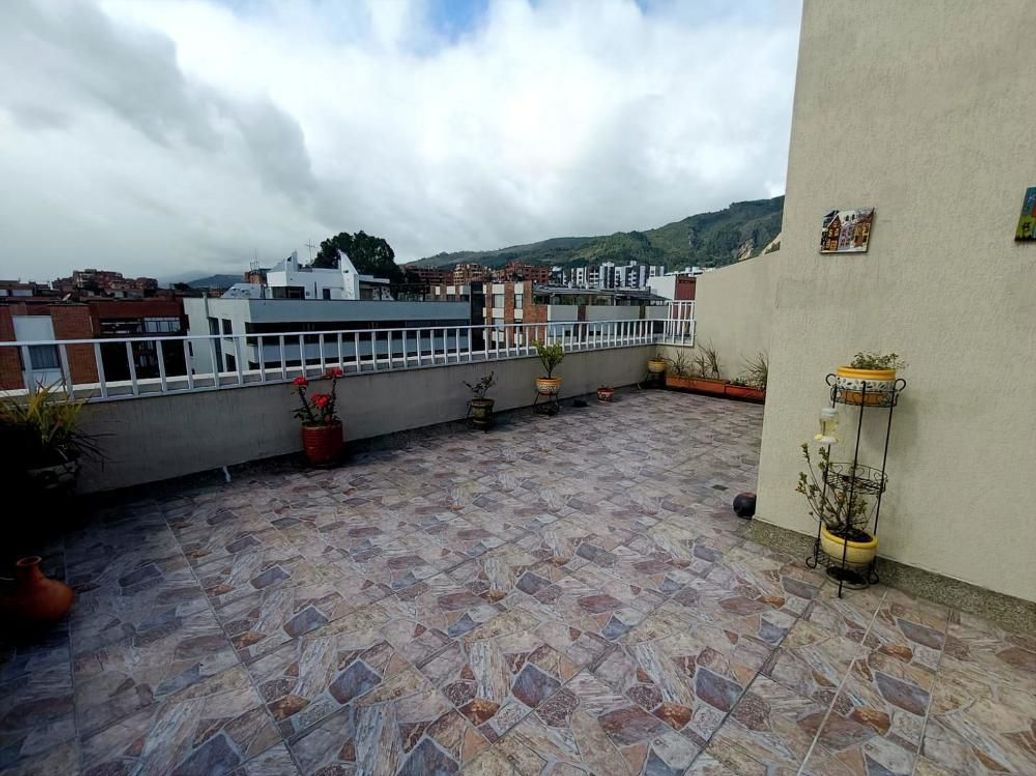 Apartamento de 4 alcobas en venta en Santa Barbara Central, Bogotá, 200 m² · foto 16 de 20