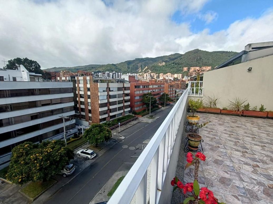 Apartamento de 4 alcobas en venta en Santa Barbara Central, Bogotá, 200 m² · foto 18 de 20