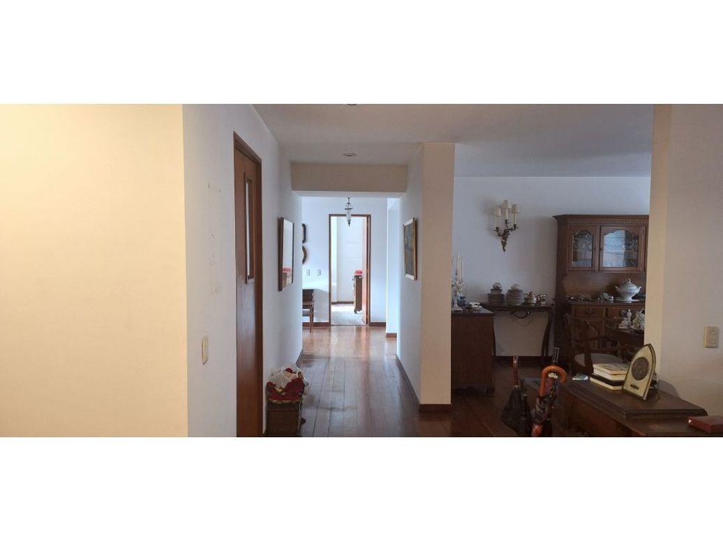 Apartamento de 2 alcobas en venta en Santa Barbara Occidental, Bogotá, 182 m² · foto 3 de 15
