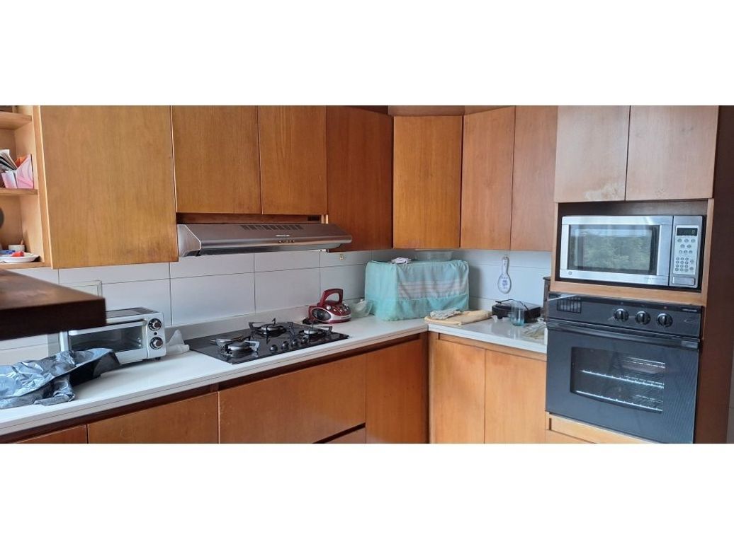 Apartamento de 2 alcobas en venta en Santa Barbara Occidental, Bogotá, 182 m² · foto 4 de 15