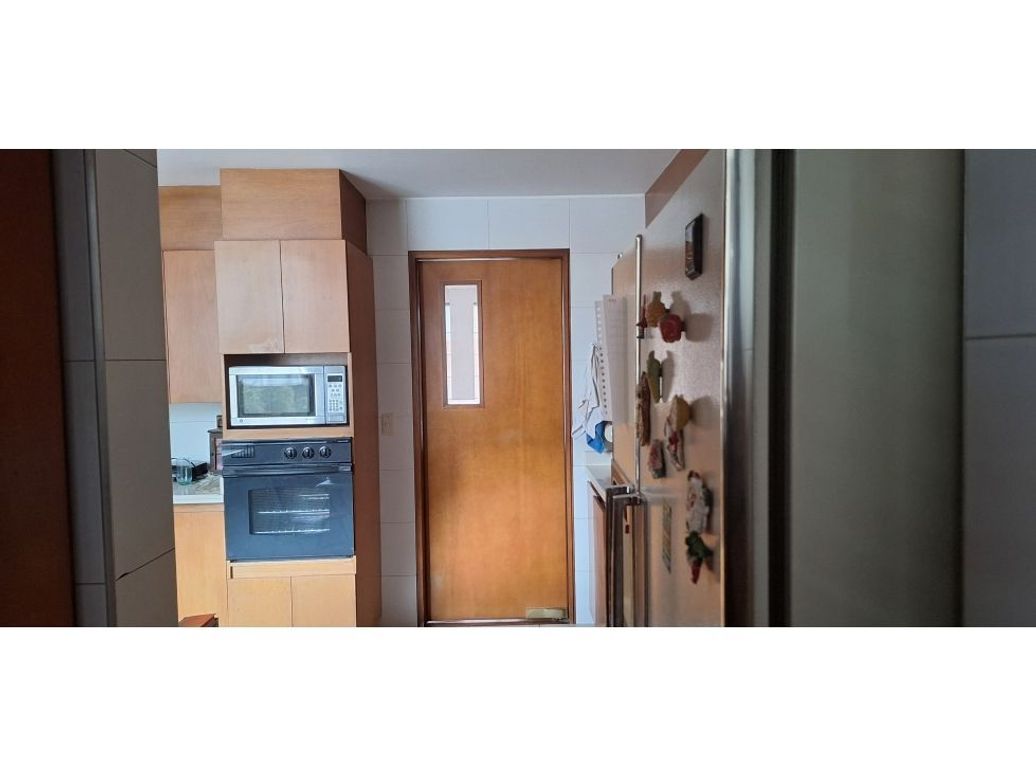 Apartamento de 2 alcobas en venta en Santa Barbara Occidental, Bogotá, 182 m² · foto 6 de 15