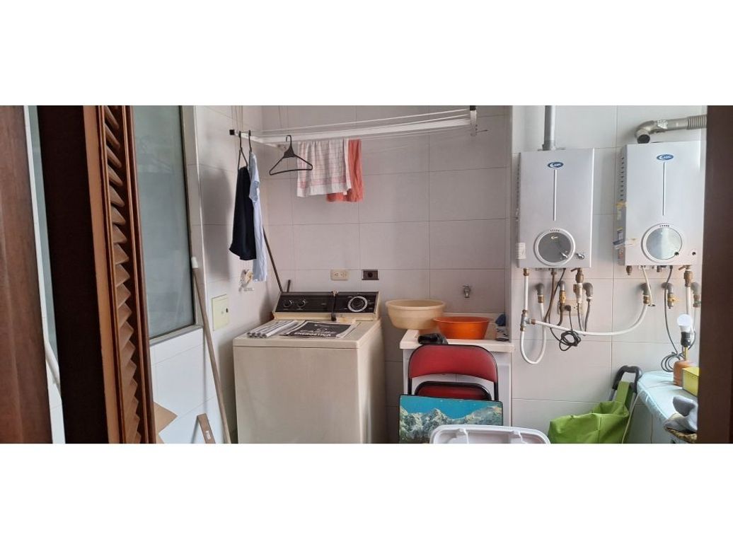 Apartamento de 2 alcobas en venta en Santa Barbara Occidental, Bogotá, 182 m² · foto 7 de 15