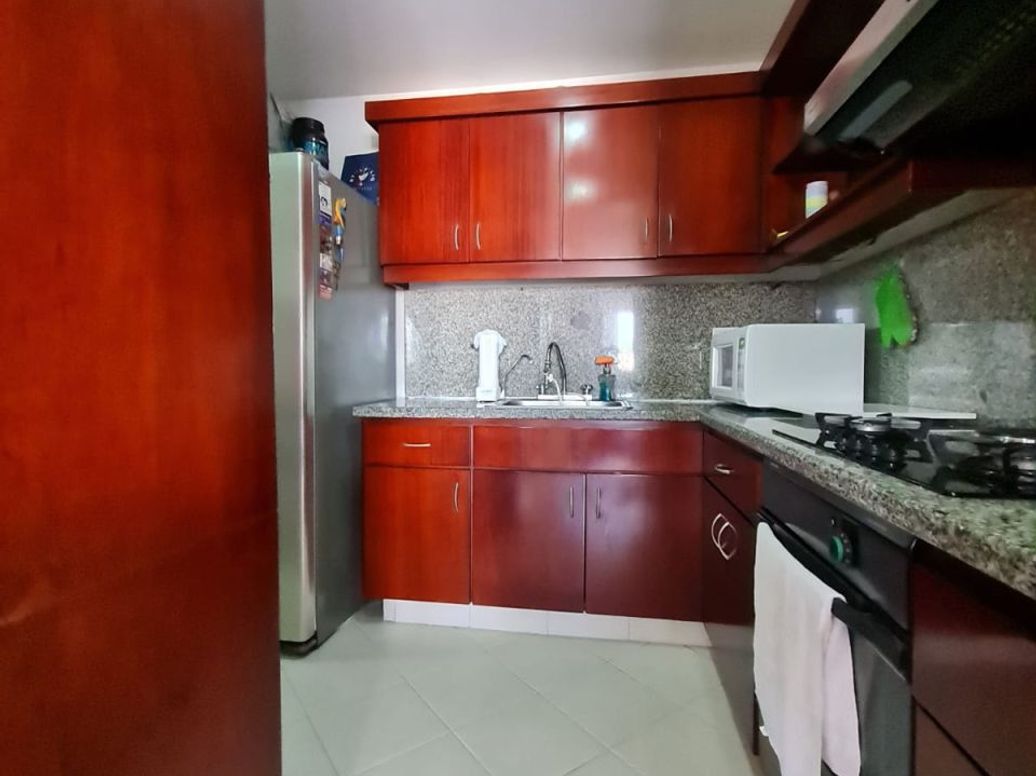 Apartamento de 2 alcobas en venta en Prados De La Calleja, Bogotá, 92 m² · foto 3 de 16