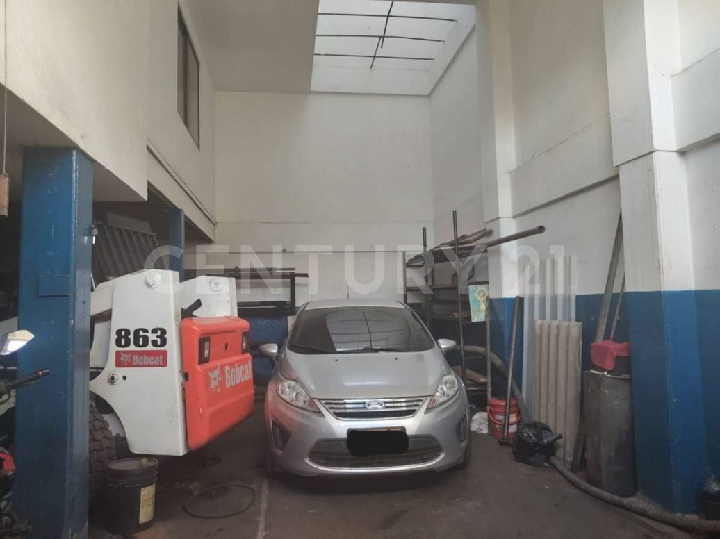 Casa de 9 alcobas en venta en San Fernando Occidental, Bogotá, 85 m² · foto 2 de 19