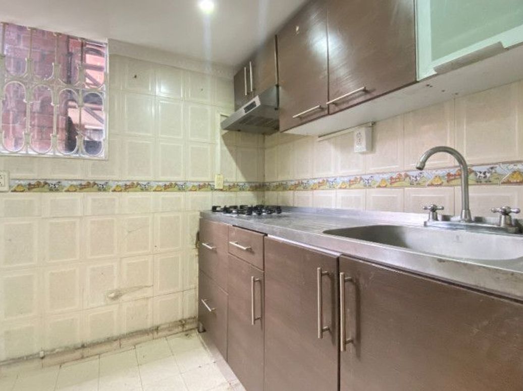 Apartamento de 3 alcobas en venta en San Bernardo, Bogotá, 51 m² · foto 3 de 18