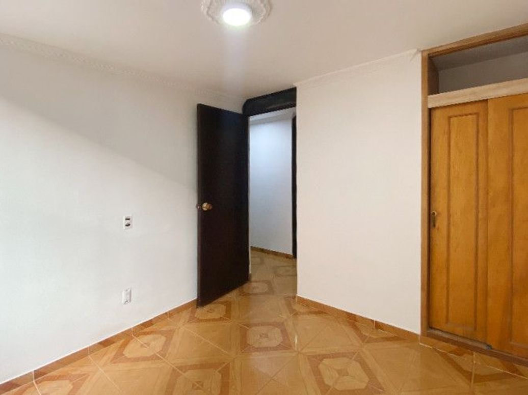 Apartamento de 3 alcobas en venta en San Bernardo, Bogotá, 51 m² · foto 7 de 18