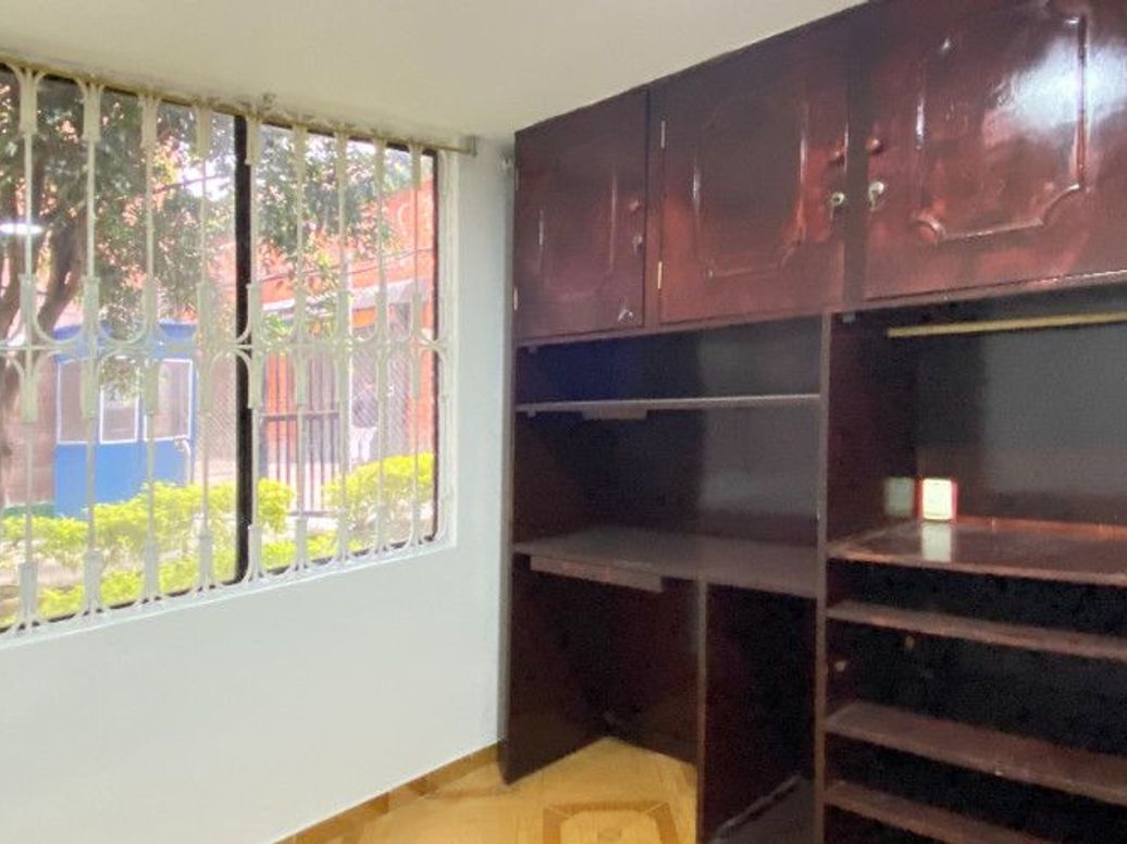 Apartamento de 3 alcobas en venta en San Bernardo, Bogotá, 51 m² · foto 12 de 18