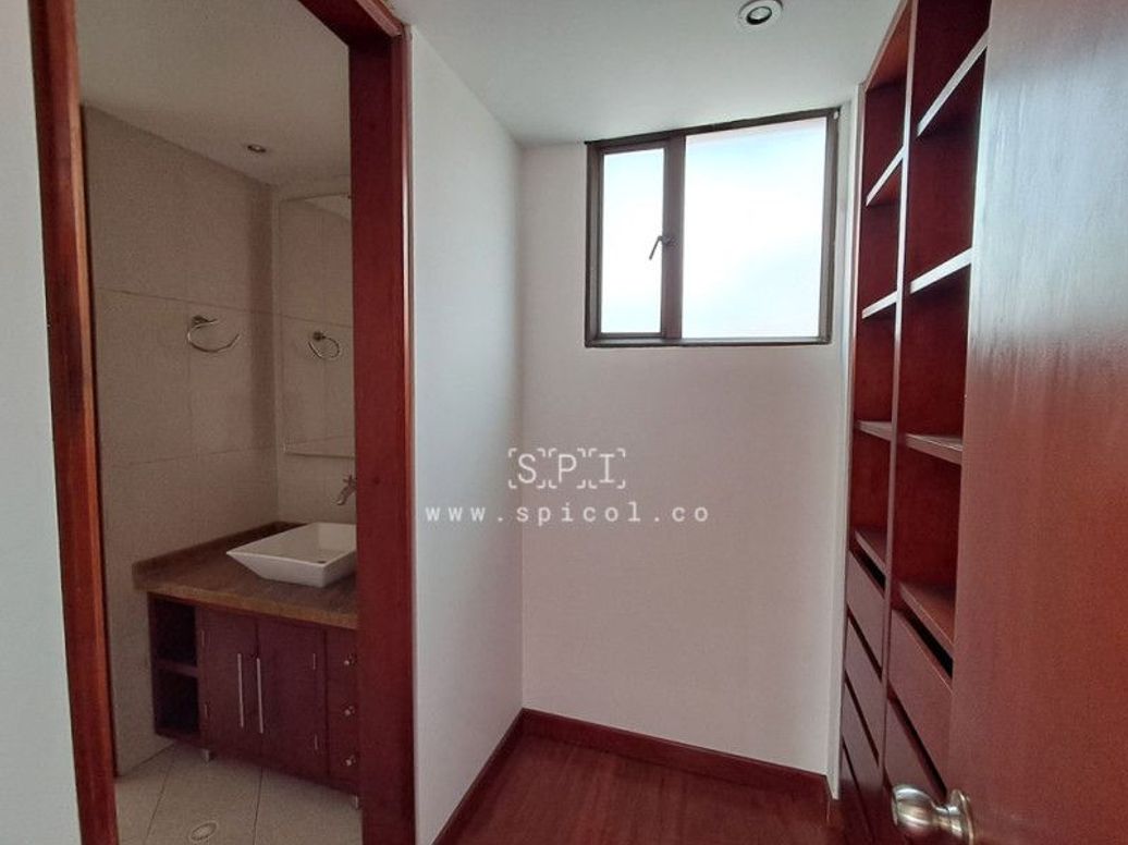 Apartamento de 5 alcobas en venta en San Patricio, Bogotá, 340 m² · foto 17 de 20